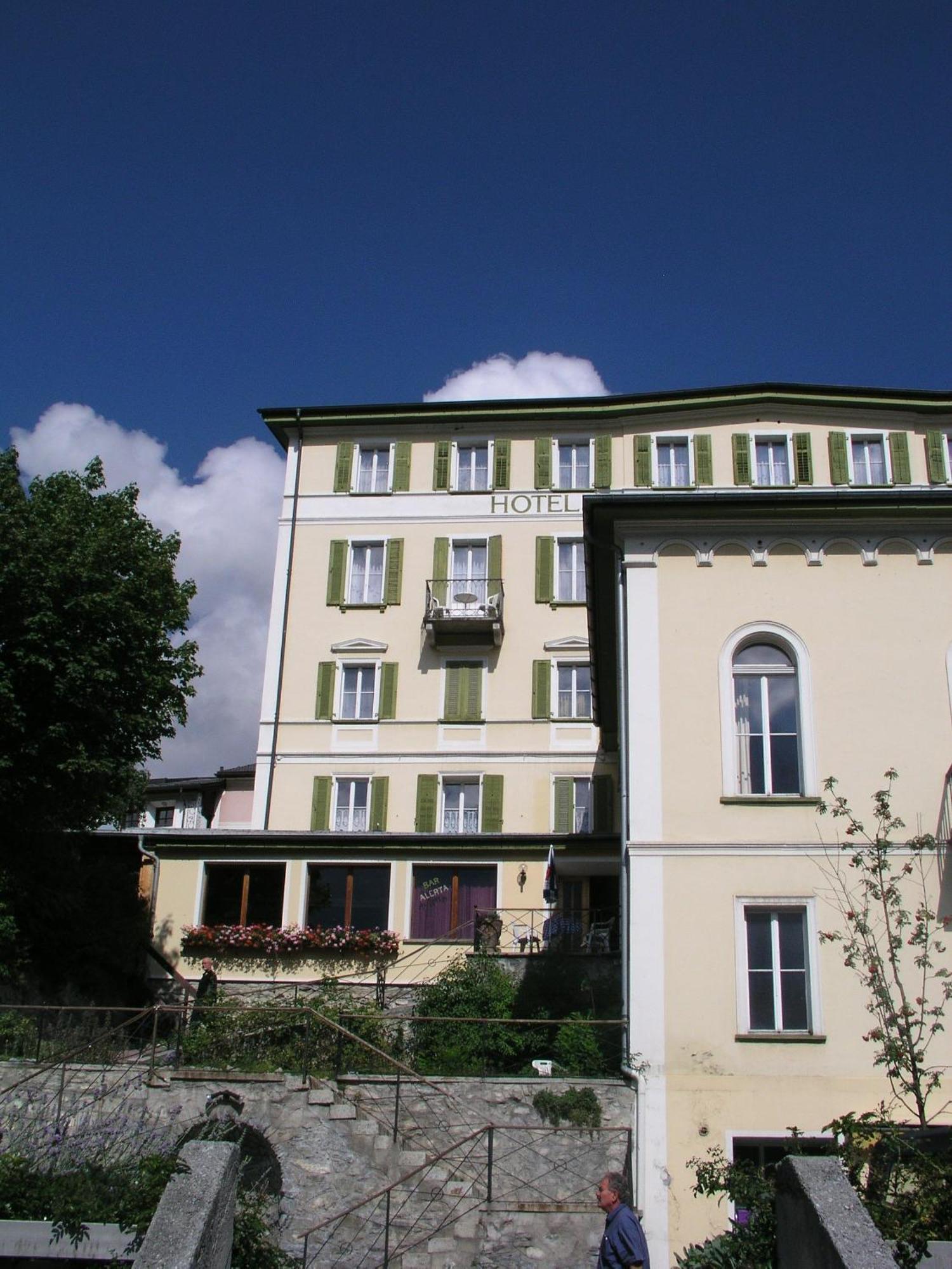 Hotel Quellenhof Scuol Exterior foto